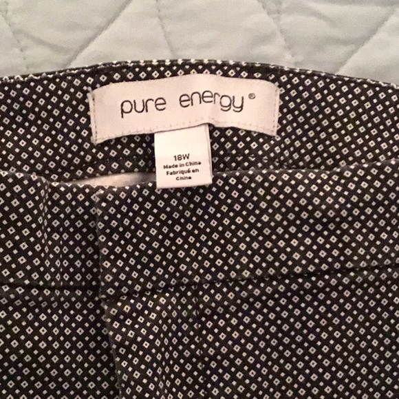 Shorts - Picture 2 of 6